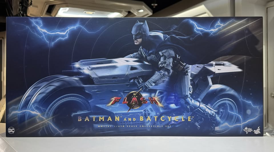 ホットトイズ ホットトイズ MMS705 『ザ・フラッシュ』 バットマン＆バットサイクル １/6 フィギュア