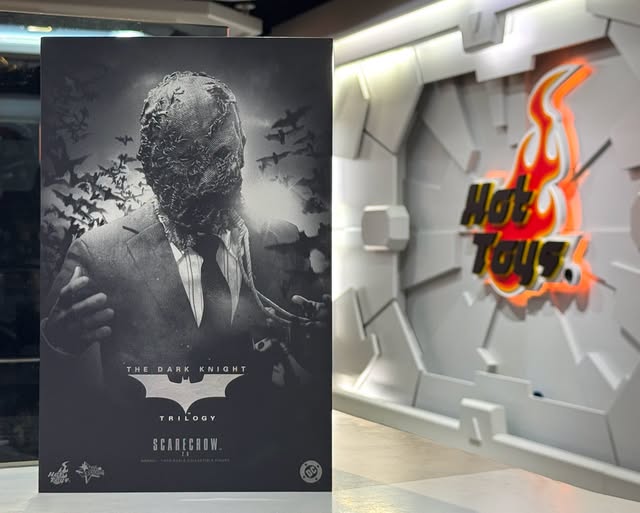ホットトイズ MMS801 バットマン ビギンズ』スケアクロウ（2.0版）１/6 フィギュア Batman Begins - Scarecrow (2.0) hottoys
