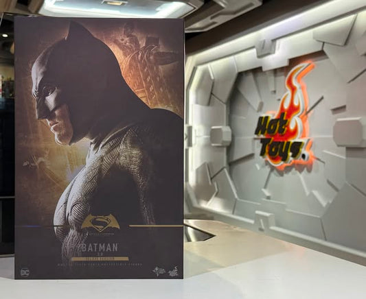 ホットトイズ  MMS732『バットマン vs スーパーマン ジャスティスの誕生』バットマン（2.0版） DX